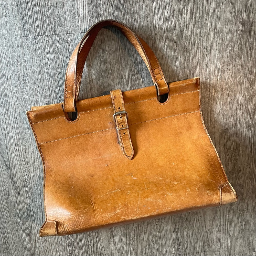 VINTAGE Tan Brown Distressed Leather bag Buckle Satchel